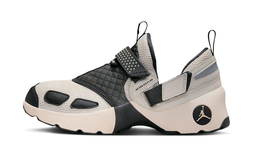 Air Jordan Trunner LX Light Orewood Brown: stil urban și performanță care atrag privirile