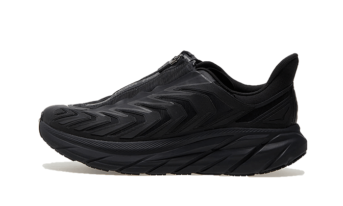 Hoka One One Project Clifton Triple Black: confort minimalista para tus runs y street style