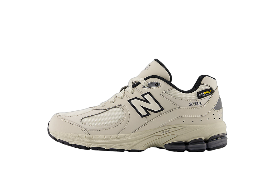 New Balance 2002R Cordura Timberwolf Nero: stile retrò e resistenza urbana