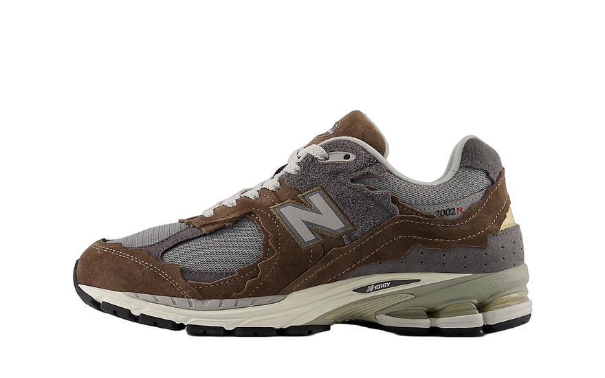 New Balance 2002R Protection Pack Cortado Raincloud — Retro premium y confort urbano
