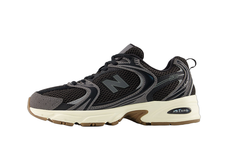 New Balance 530 Black Gum: las zapatillas 90s que elevan tu look