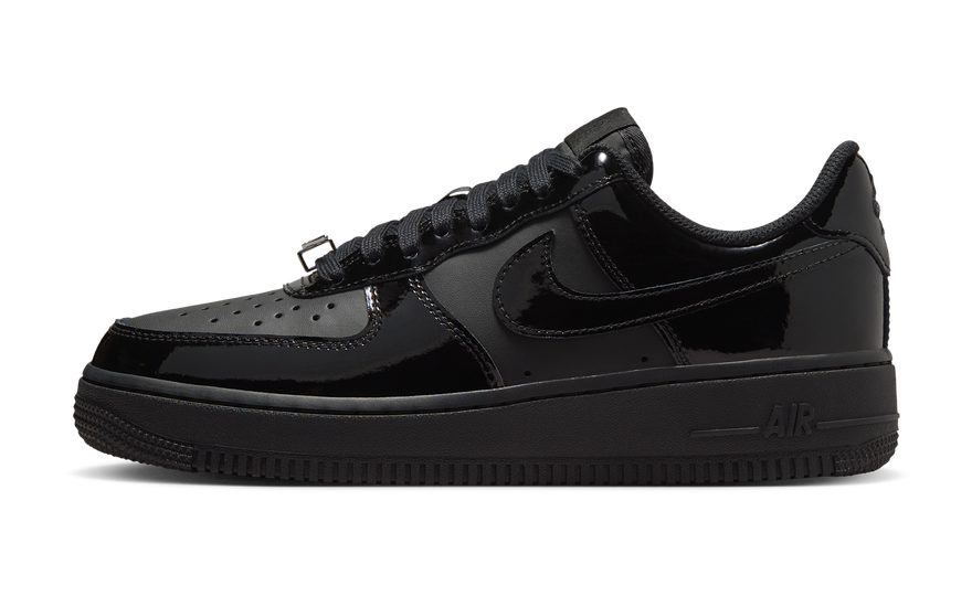 Nike Air Force 1 Low '07 Patent Black: Brillo urbano que transforma tu look