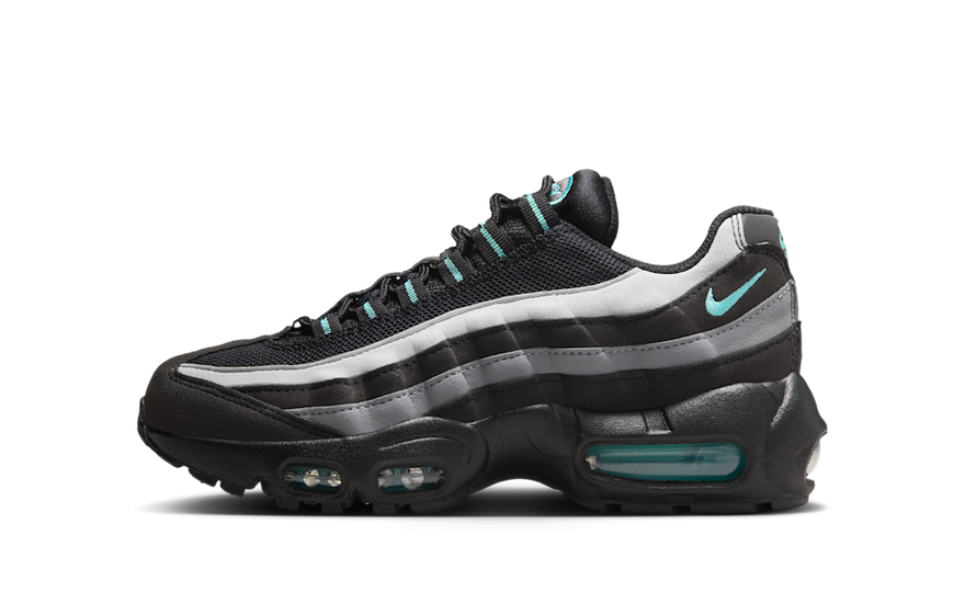 Nike Air Max 95 Black Aurora Green: the urban essence with visible cushioning