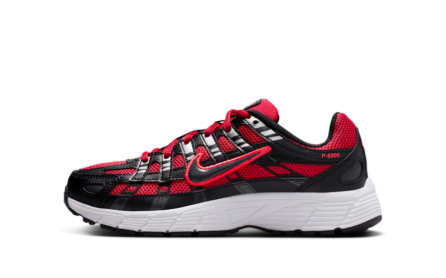 Nike P-6000 University Red Metallic Silver Dark Smoke Grey Black — Zapatillas retro con actitud urbana