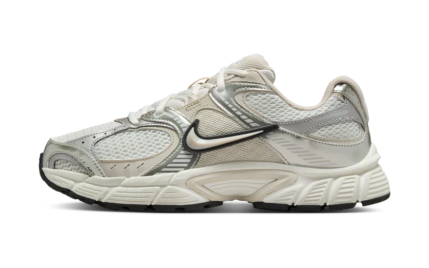 Nike V5 RNR Sail Light Orewood Brown: volumetric style and comfort for your everyday life