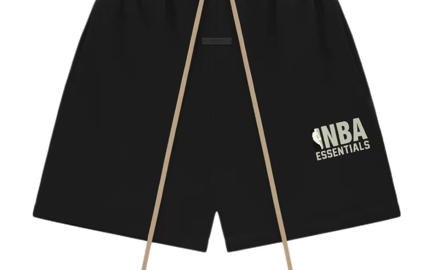 Fear of God Essentials SS25 NBA Sweatshort Black Grey Logo (Oversized) — Sweatshorts oversized y estilo NBA
