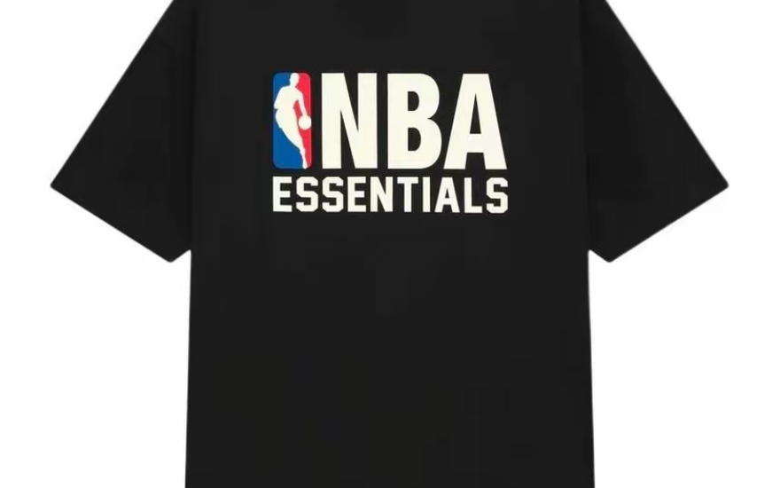 Fear of God Essentials FW24 NBA Tee Vintage Black White Logo (Oversized) — El básico premium que necesitas