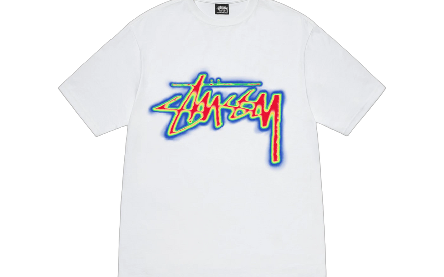 Stussy Thermal Stock Tee White: la camiseta blanca con el Stock Logo que reventó el streetwear en 2026
