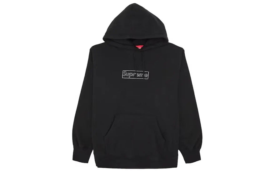 Supreme KAWS Chalk Logo Hooded Sweatshirt Black — Sudadera urbana iconica