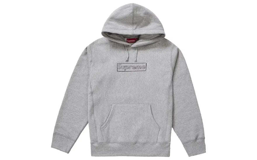 Supreme KAWS Chalk Logo Hooded Sweatshirt Heather Grey: la sudadera gris que todo streetwear necesita
