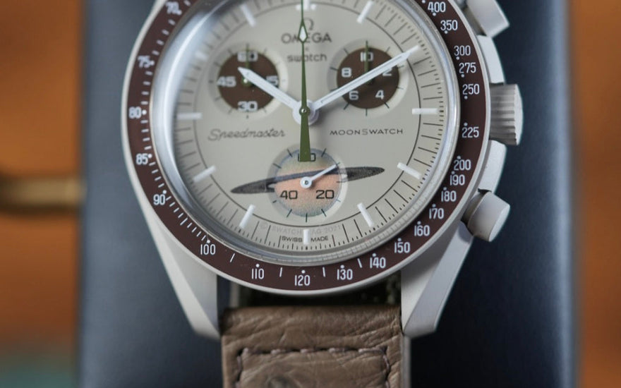 Swatch x Omega Bioceramic Moonswatch Mission to Ostrich Saturn (Special Edition): la ref. SO33T100C que los coleccionistas persiguen