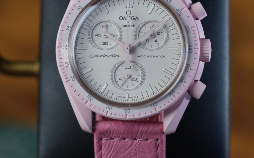 Special Edition - Swatch x Omega Bioceramic Moonswatch Mission to Ostrich Venus: el rosa con correa de avestruz que arrasa en 2026