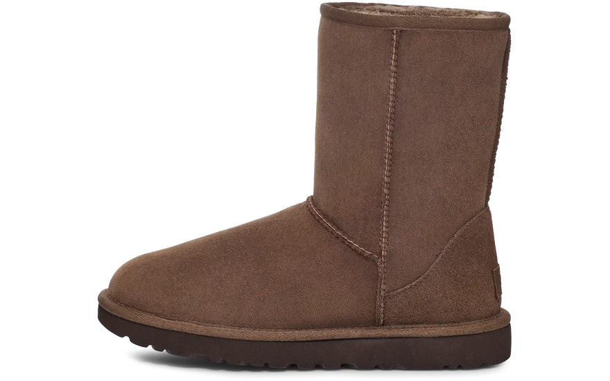 Bota UGG Classic Short II Burnt Cedar: a bota curta que transforma o teu inverno