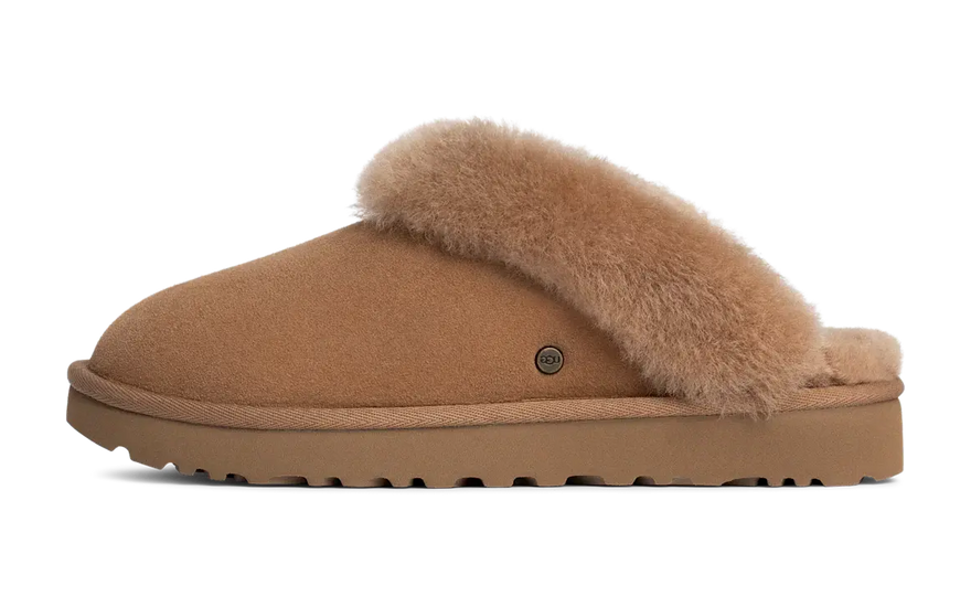 UGG Classic Slipper II Castaniu: pantofula clasică care îți transformă confortul