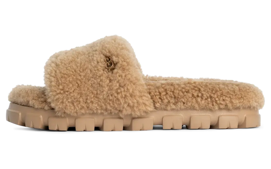UGG Cozetta Curly Slide Chestnut: de platte schoen met haar die je dag verandert