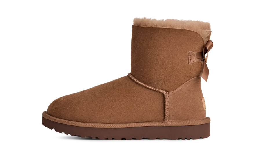 UGG Mini Bailey Bow II Rocky Oak: botine cu fundă care îți înalță ținuta
