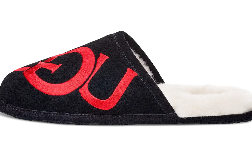 UGG Scuff Logo Slipper Preto e Vermelho: chinelos urbanos pretos e vermelhos com forro de pele