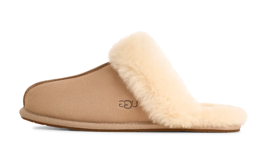 UGG Scuffette II Slipper Sand: kapcie, które podnoszą twój komfort w domu