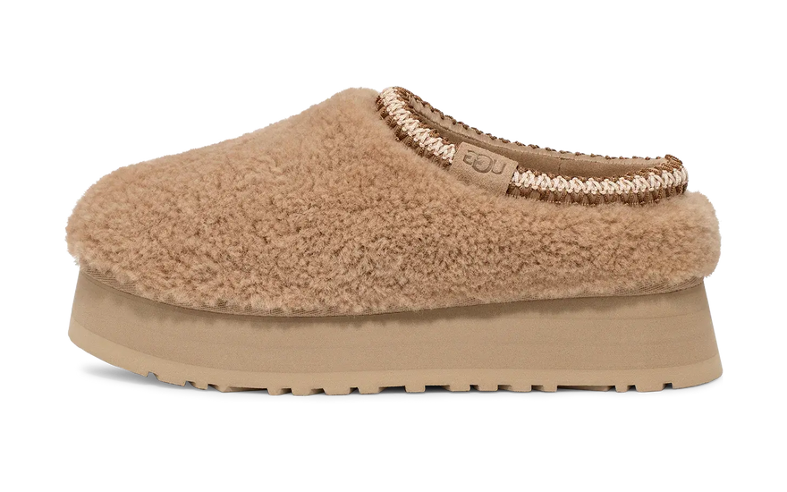 UGG Tazz Slipper Maxi Curly Sand — lujo y comodidad para casa y calle
