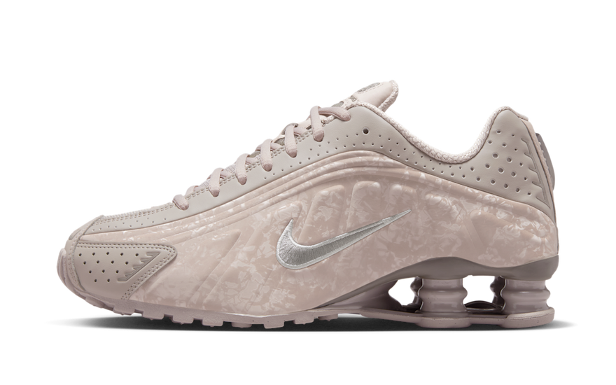 Nike Shox R4 Flat Pewter Floral: estilo floral metalizado con amortiguacion Shox