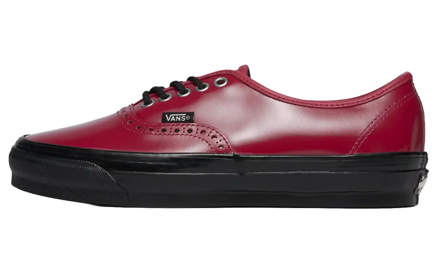 Vans OTW Authentic 44 Siped Vibram Gloss Leather Brogue Bordeaux: la zapatilla que viste como un zapato de vestir