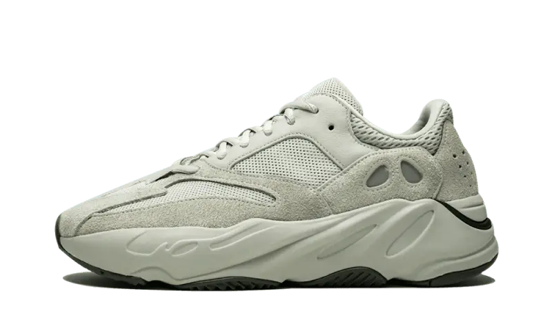 Yeezy 700 Salt: las zapatillas neutras que transforman tu look urbano