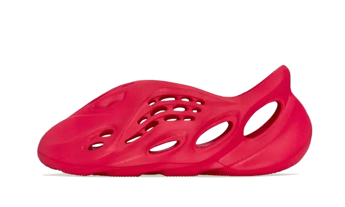 Yeezy Foam RNNR Vermillion: the red sneaker that sets trends