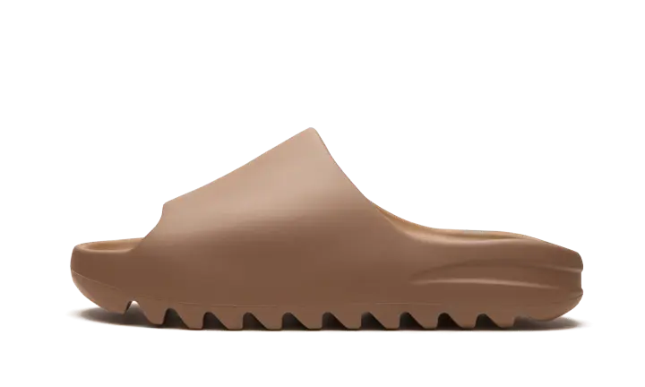 Yeezy Slide Core: nezbytná černá pantofle pouliční módy
