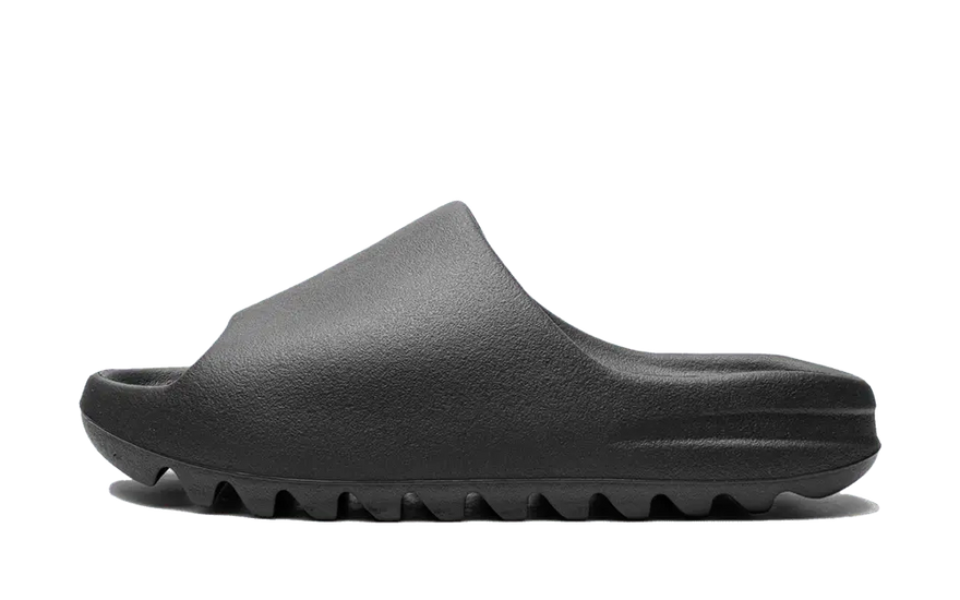 Yeezy Slide Onyx: de minimalistische zwarte slipper die je zomer zal verheffen