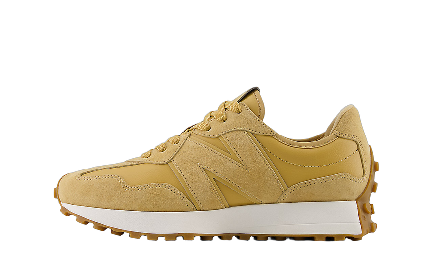 New Balance 327 Workwear White: retro white sneaker with trail sole
