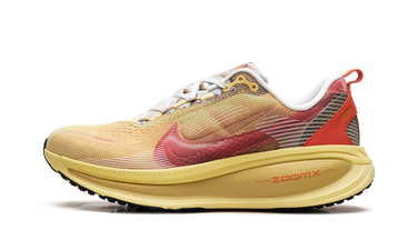 Nike Vomero 18 SE International Running Pack LD-1000 - IH3576-999 - View 1 | Next Step