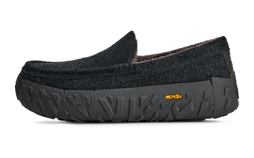 UGG Ascot Wrap Tech Czarny: Czarne kapcie z stylem i wygodą do domu