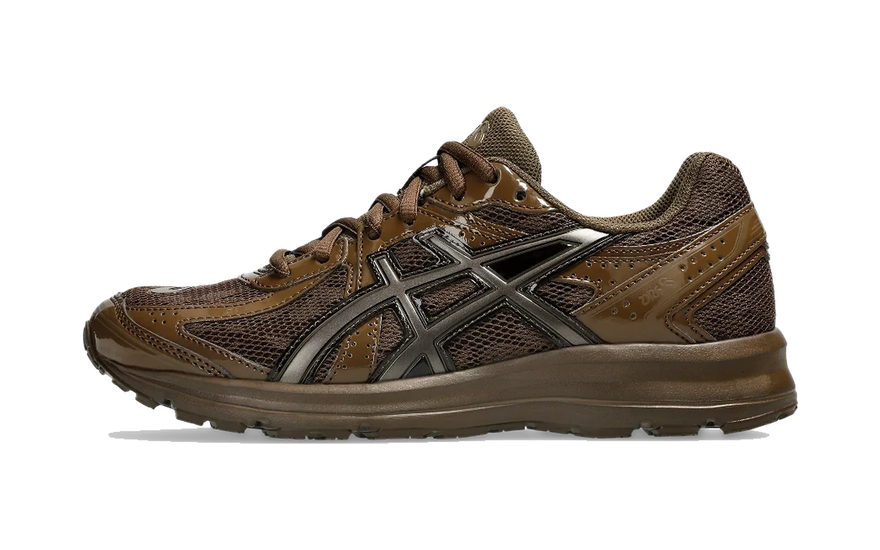 ASICS JOG 100S Storm Brown: la trainer marrón que domina el streetwear en 2026