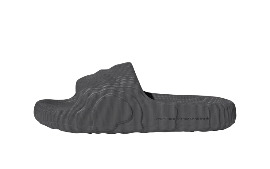 Adidas Adilette 22 Slides Grey Five — Las chanclas icónicas que necesitas