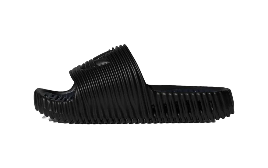 Adidas Adilette 25 Slides Core Black Carbon: la chancla más cómoda de adidas, ahora en total black