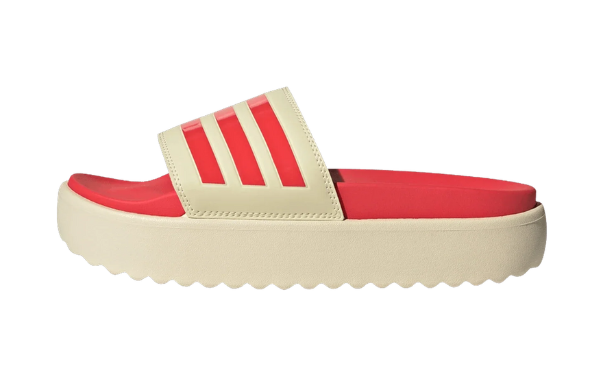 Adidas Adilette Platform Slides Warm Vanilla Semi Lucid Red: la chancla que se ha convertido en zapato de verano