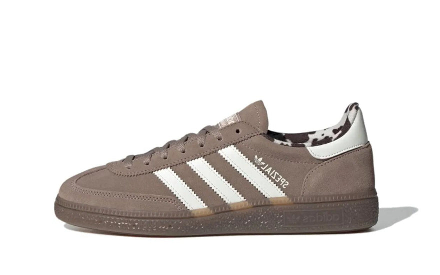 Adidas Handball Spezial Chalky Brown Cow Print — Prémiové kožené boty s potiskem kraví kůže
