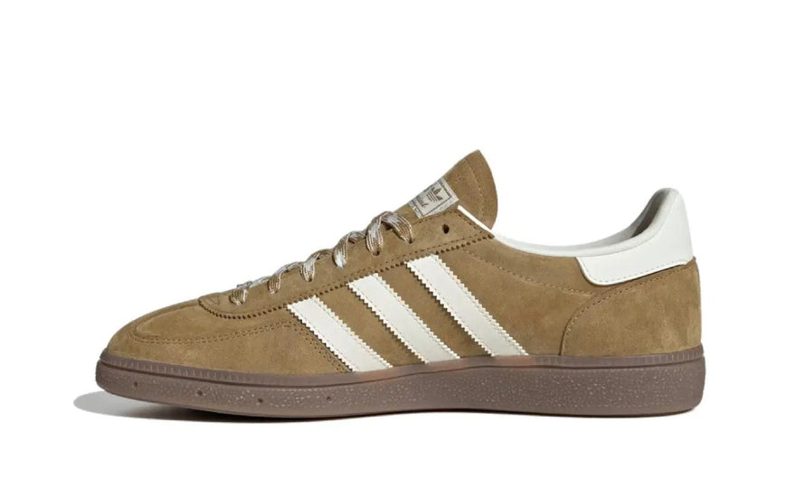 Adidas Handball Spezial Khaki Off White Gum — Zapatillas retro con estilo urbano