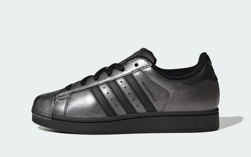 Adidas Superstar II Black Iron Metallic: la shell toe más sobria del año