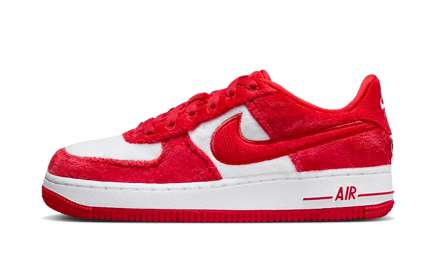 Nike Air Force 1 Low Fleece na Valentýna (2024) (GS) — Fleecová látka, láska a Air‑Sole pro svátek svatého Valentýna