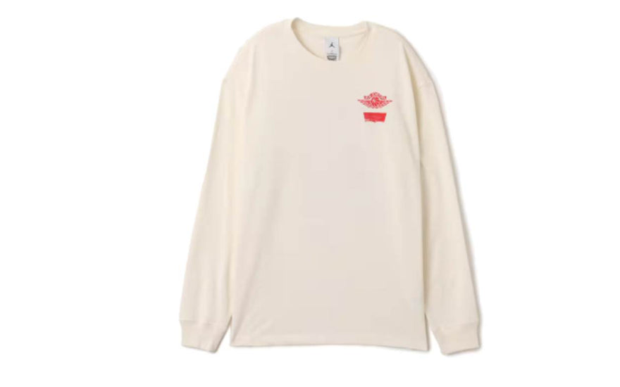 Air Jordan  Long Sleeve T-Shirt x Levi's® - Blanco roto: la pieza más luminosa de la colaboración de 2026