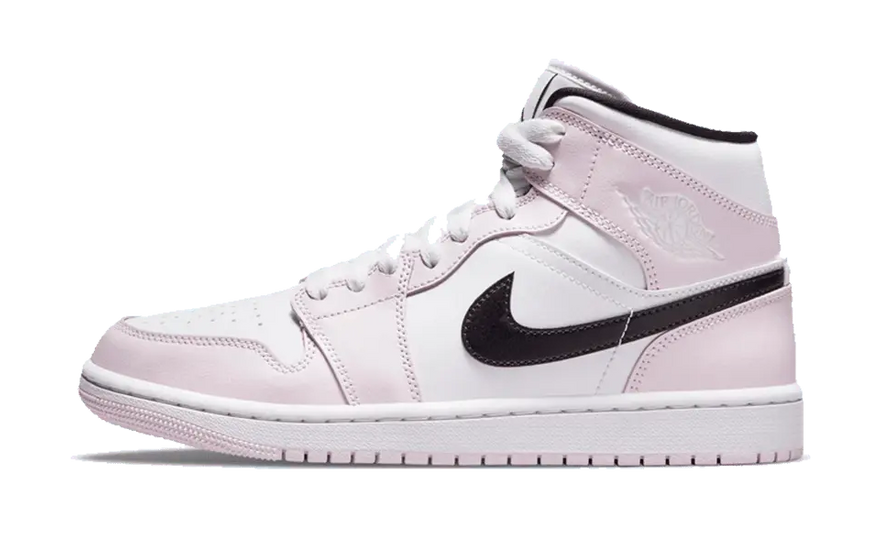 Air Jordan 1 Mid Barely Rose: la sneaker rosa que toda fan del streetwear necesita