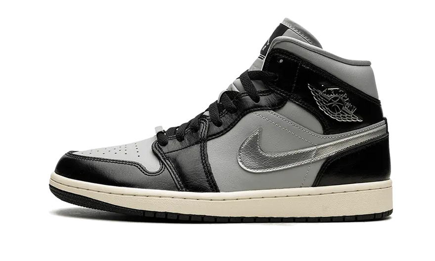 Air Jordan 1 Mid Black Chrome — Ikonická černá s chromovým detailem