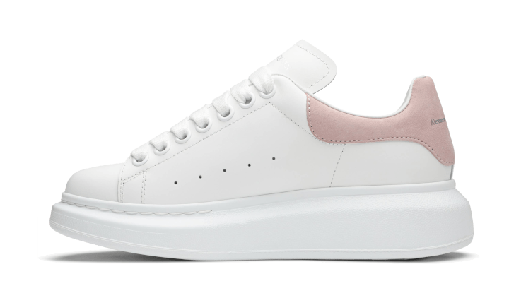 Alexander McQueen Oversized Patchouli: la sneaker de suela XXL con talón rosa que sigue mandando en 2026