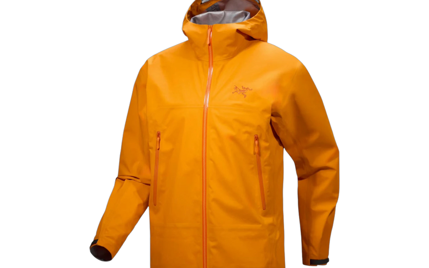 Arc'teryx Beta Jacket Blaze: la hardshell naranja que se ha convertido en la pieza más buscada de 2026
