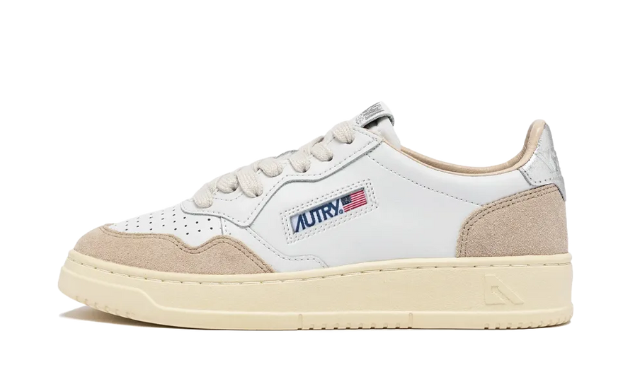Autry Medalist Leather Low White Silver Beige: la sneaker retro con brillo plateado que domina 2026