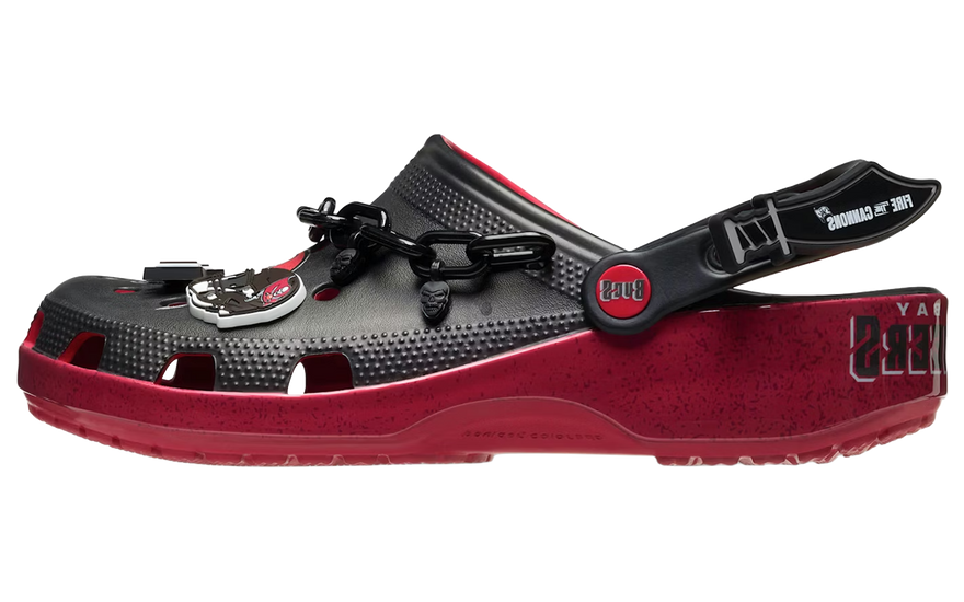 Crocs Classic Clog NFL Tampa Bay Buccaneers — estilo y comodidad para fans