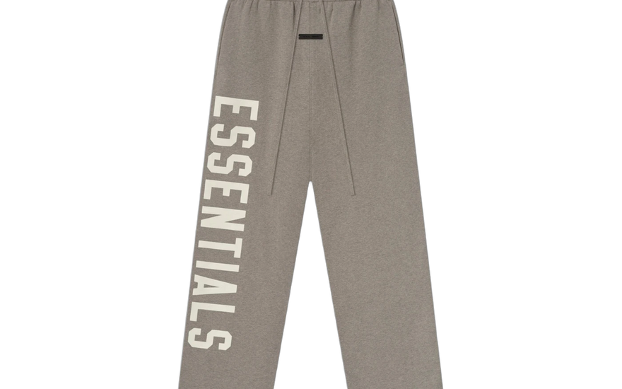 Fear of God Essentials Lounge Fleece Sweatpant Homestead Heather: felpa de 380gsm, tallaje real y cómo combinarlo en 2026