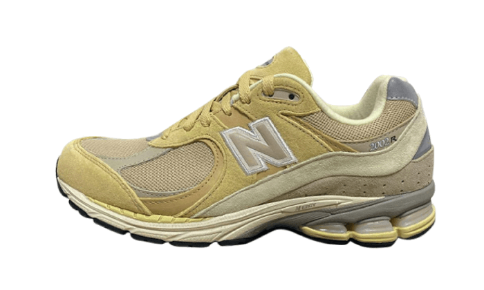 New Balance 2002R AURALEE Yellow Beige: la colaboración japonesa que se ha vuelto un básico de armario