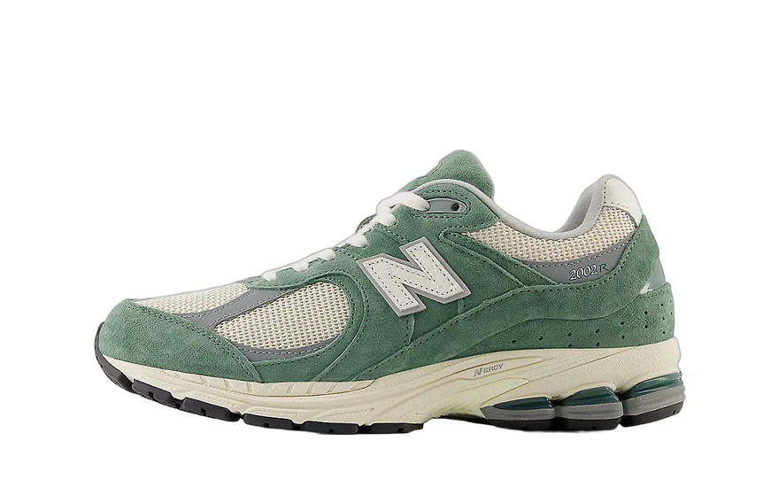 New Balance 2002R Dark Juniper Linen: the retro sneaker that transforms your look
